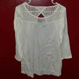 Maurices lacy top keyhole back L